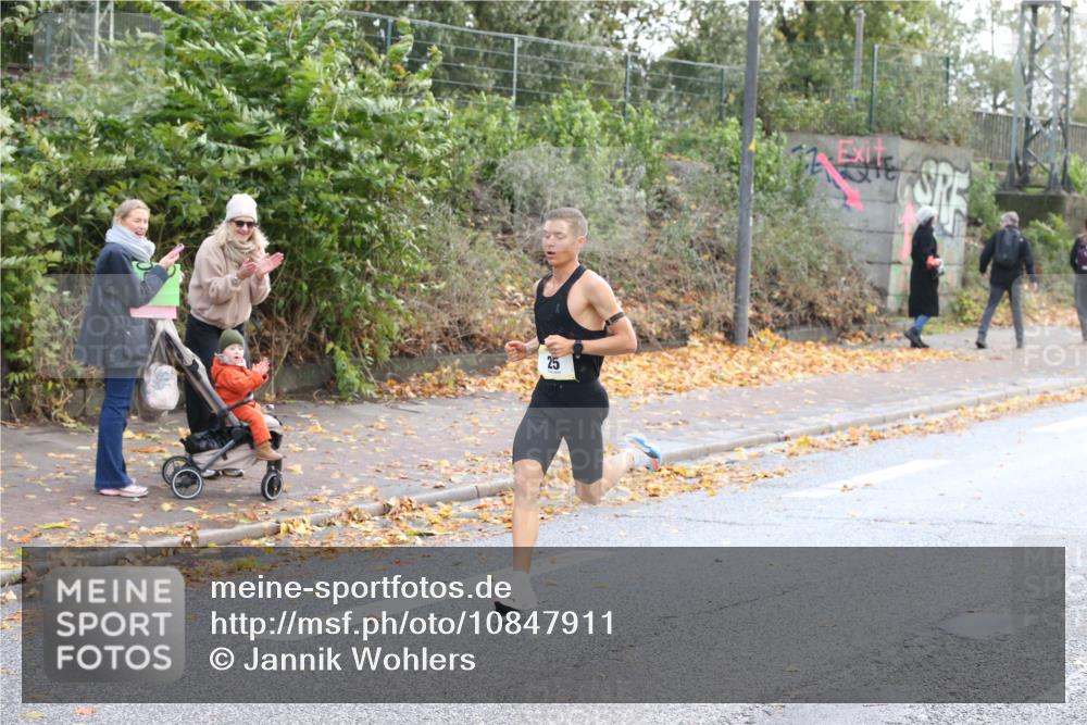 25.10.2026 - hella hamburg halbmarathon Jannik Wohlers http://msf.ph/oto/10847911 25.10.2026 10:09:10 Lombardsbrücke 25 meine-sportfotos.de