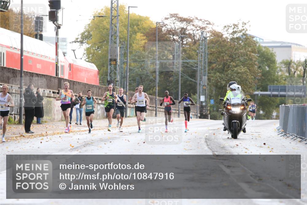 25.10.2026 - hella hamburg halbmarathon Jannik Wohlers http://msf.ph/oto/10847916 25.10.2026 10:10:45 Lombardsbrücke  meine-sportfotos.de