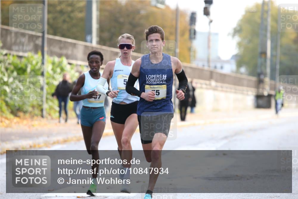 25.10.2026 - hella hamburg halbmarathon Jannik Wohlers http://msf.ph/oto/10847934 25.10.2026 10:11:12 Lombardsbrücke 55, 52, 37 meine-sportfotos.de