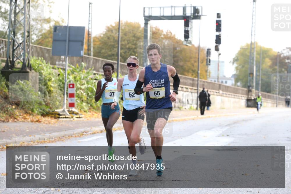 25.10.2026 - hella hamburg halbmarathon Jannik Wohlers http://msf.ph/oto/10847935 25.10.2026 10:11:13 Lombardsbrücke 55, 52, 37 meine-sportfotos.de