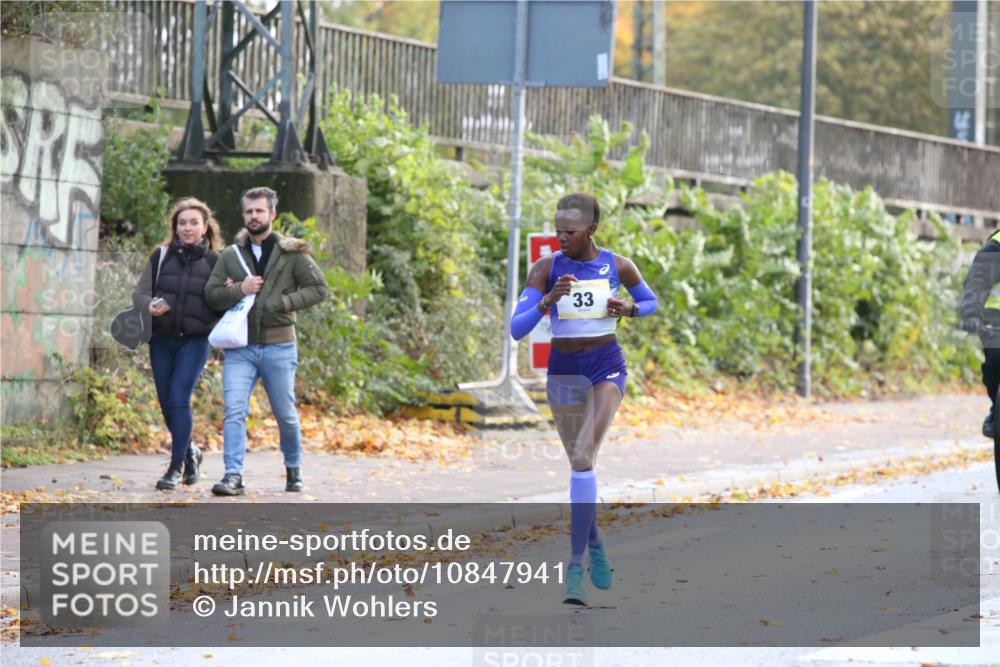 25.10.2026 - hella hamburg halbmarathon Jannik Wohlers http://msf.ph/oto/10847941 25.10.2026 10:11:28 Lombardsbrücke 33 meine-sportfotos.de