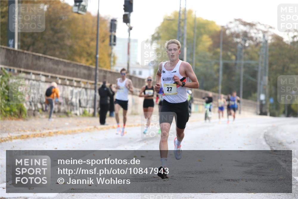 25.10.2026 - hella hamburg halbmarathon Jannik Wohlers http://msf.ph/oto/10847943 25.10.2026 10:11:35 Lombardsbrücke 27 meine-sportfotos.de