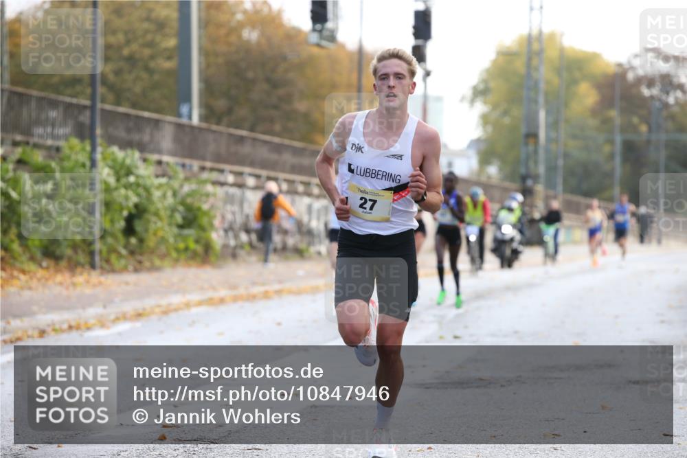 25.10.2026 - hella hamburg halbmarathon Jannik Wohlers http://msf.ph/oto/10847946 25.10.2026 10:11:36 Lombardsbrücke 27 meine-sportfotos.de