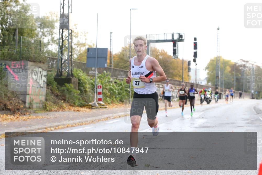 25.10.2026 - hella hamburg halbmarathon Jannik Wohlers http://msf.ph/oto/10847947 25.10.2026 10:11:37 Lombardsbrücke 27 meine-sportfotos.de