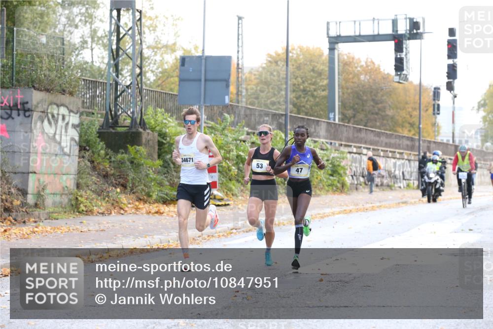25.10.2026 - hella hamburg halbmarathon Jannik Wohlers http://msf.ph/oto/10847951 25.10.2026 10:11:40 Lombardsbrücke 27, 34671, 47, 53 meine-sportfotos.de