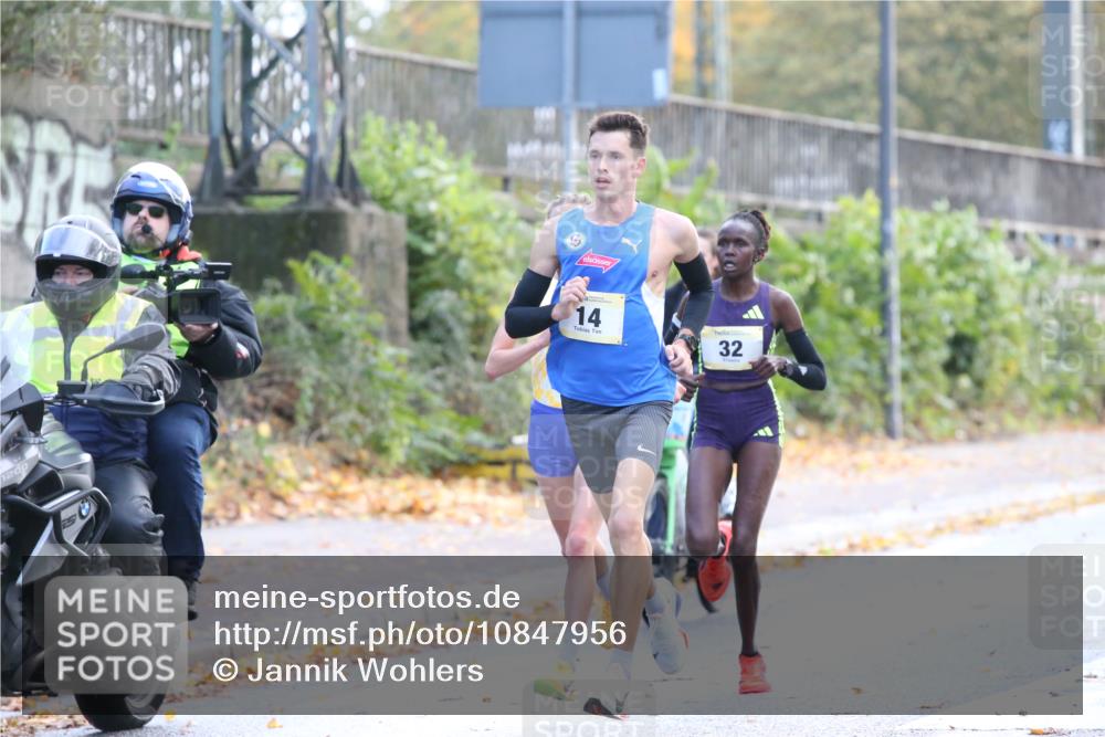 25.10.2026 - hella hamburg halbmarathon Jannik Wohlers http://msf.ph/oto/10847956 25.10.2026 10:11:48 Lombardsbrücke 14, 32, 34 meine-sportfotos.de