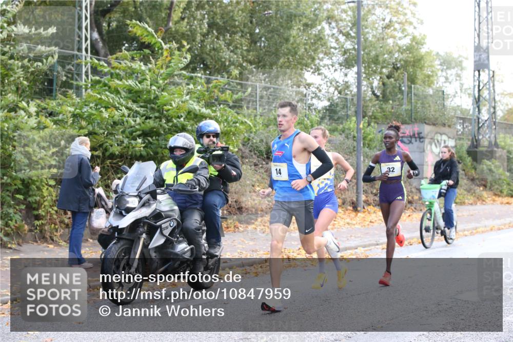 25.10.2026 - hella hamburg halbmarathon Jannik Wohlers http://msf.ph/oto/10847959 25.10.2026 10:11:50 Lombardsbrücke 14, 34, 32 meine-sportfotos.de