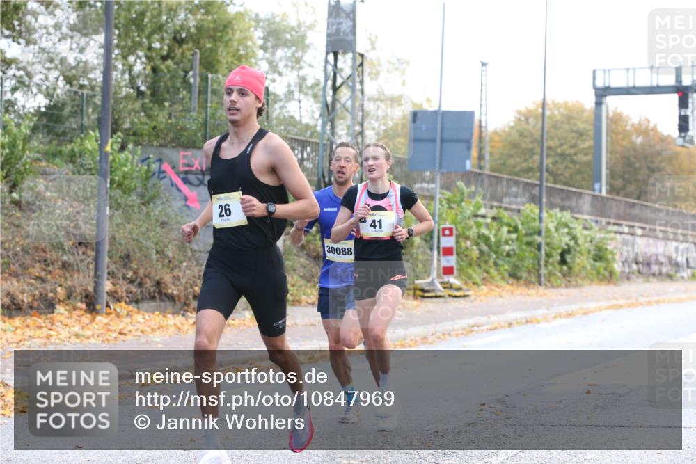 25.10.2026 - hella hamburg halbmarathon Jannik Wohlers http://msf.ph/oto/10847969 25.10.2026 10:12:42 Lombardsbrücke 30088, 26, 41 meine-sportfotos.de