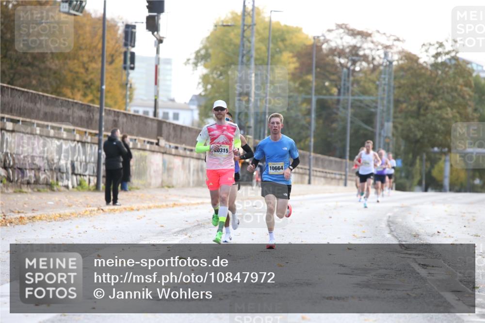 25.10.2026 - hella hamburg halbmarathon Jannik Wohlers http://msf.ph/oto/10847972 25.10.2026 10:13:07 Lombardsbrücke  meine-sportfotos.de