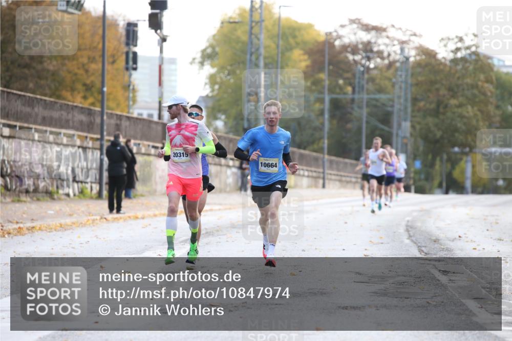 25.10.2026 - hella hamburg halbmarathon Jannik Wohlers http://msf.ph/oto/10847974 25.10.2026 10:13:07 Lombardsbrücke  meine-sportfotos.de