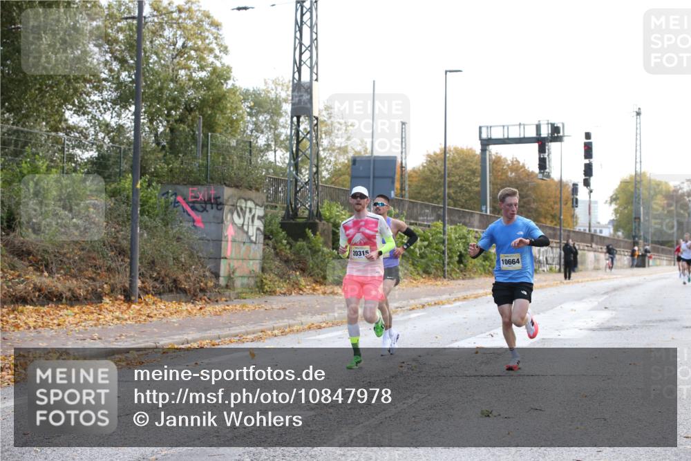 25.10.2026 - hella hamburg halbmarathon Jannik Wohlers http://msf.ph/oto/10847978 25.10.2026 10:13:11 Lombardsbrücke 20315, 10664, 9319 meine-sportfotos.de