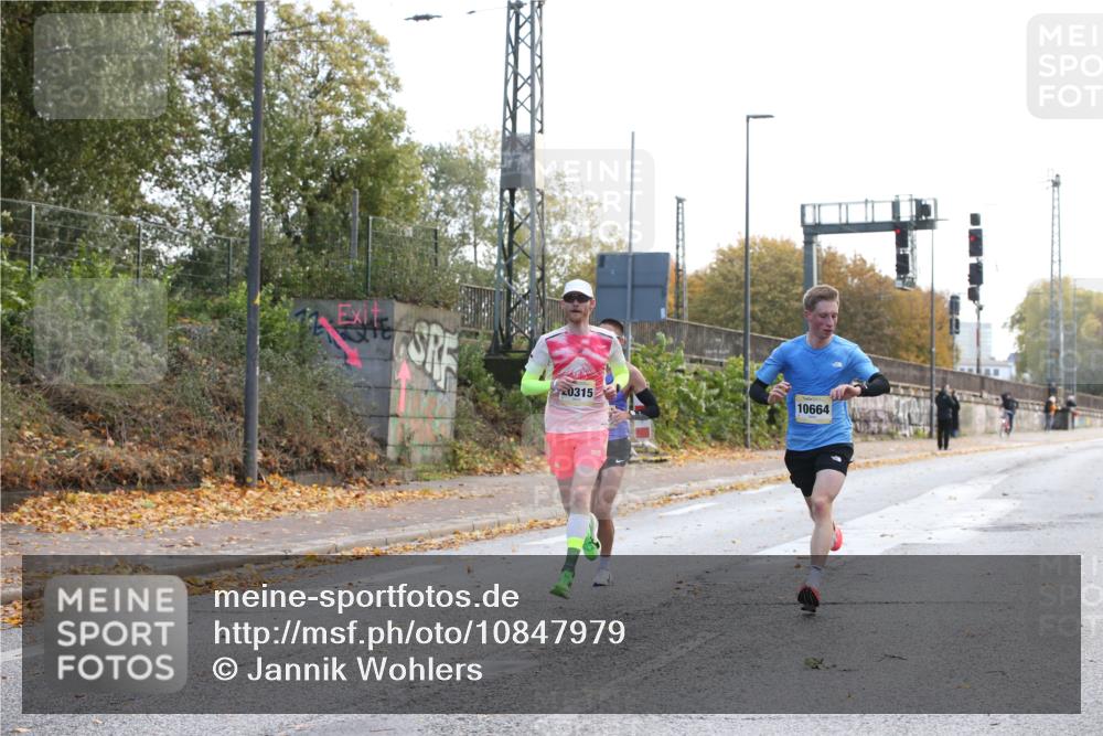 25.10.2026 - hella hamburg halbmarathon Jannik Wohlers http://msf.ph/oto/10847979 25.10.2026 10:13:11 Lombardsbrücke 10664, 20315, 9319 meine-sportfotos.de