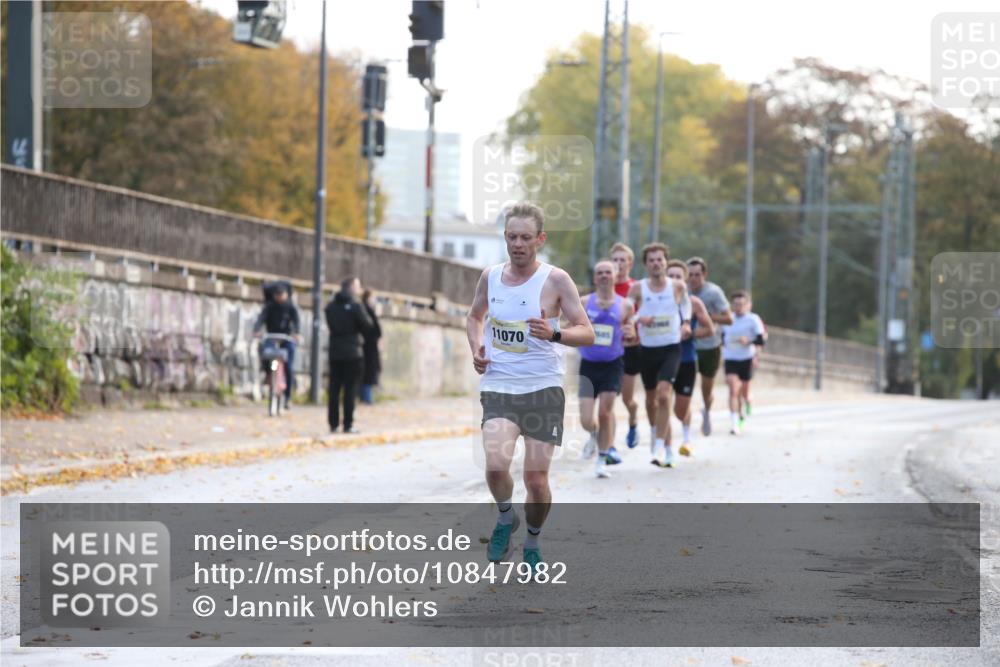 25.10.2026 - hella hamburg halbmarathon Jannik Wohlers http://msf.ph/oto/10847982 25.10.2026 10:13:16 Lombardsbrücke 11070 meine-sportfotos.de