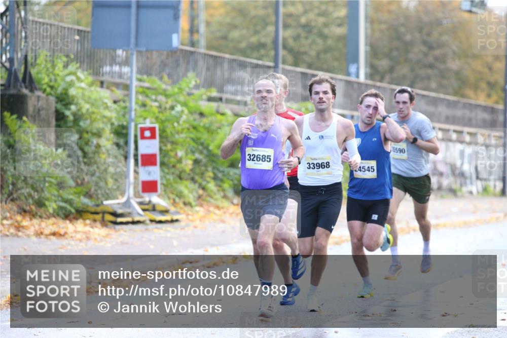 25.10.2026 - hella hamburg halbmarathon Jannik Wohlers http://msf.ph/oto/10847989 25.10.2026 10:13:21 Lombardsbrücke 11070, 33657, 33968, 32685, 24545, 35590 meine-sportfotos.de