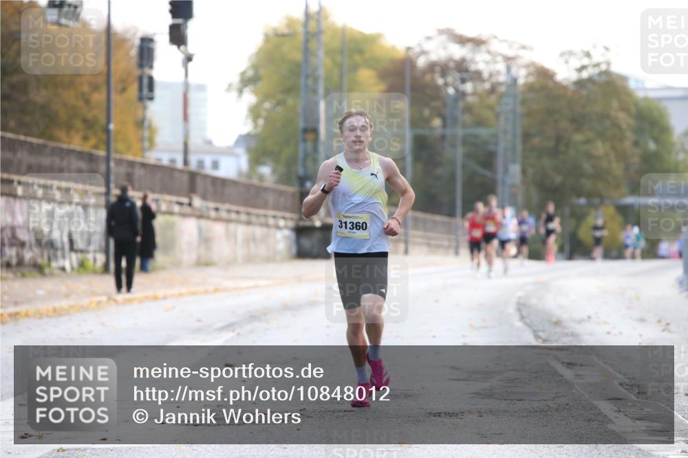25.10.2026 - hella hamburg halbmarathon Jannik Wohlers http://msf.ph/oto/10848012 25.10.2026 10:13:45 Lombardsbrücke 31360 meine-sportfotos.de