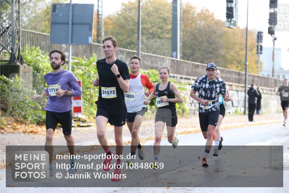 25.10.2026 - hella hamburg halbmarathon Jannik Wohlers http://msf.ph/oto/10848059 25.10.2026 10:14:07 Lombardsbrücke 42, 31572, 13655, 17147, 19518, 34844, 44 meine-sportfotos.de