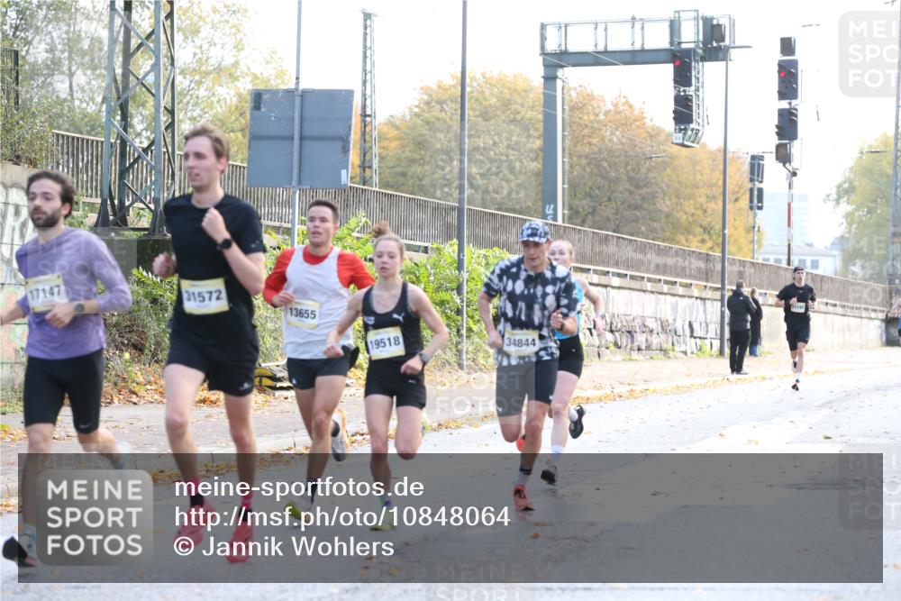 25.10.2026 - hella hamburg halbmarathon Jannik Wohlers http://msf.ph/oto/10848064 25.10.2026 10:14:07 Lombardsbrücke 42, 31572, 13655, 17147, 19518, 34844, 44 meine-sportfotos.de