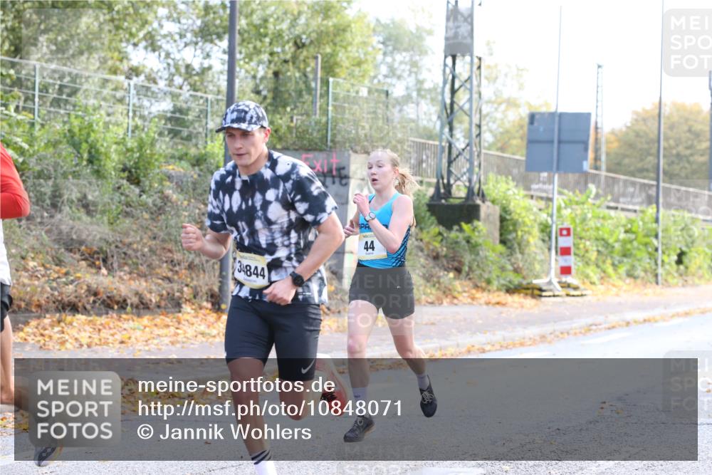 25.10.2026 - hella hamburg halbmarathon Jannik Wohlers http://msf.ph/oto/10848071 25.10.2026 10:14:10 Lombardsbrücke 31572, 13655, 17147, 19518, 34844, 44 meine-sportfotos.de