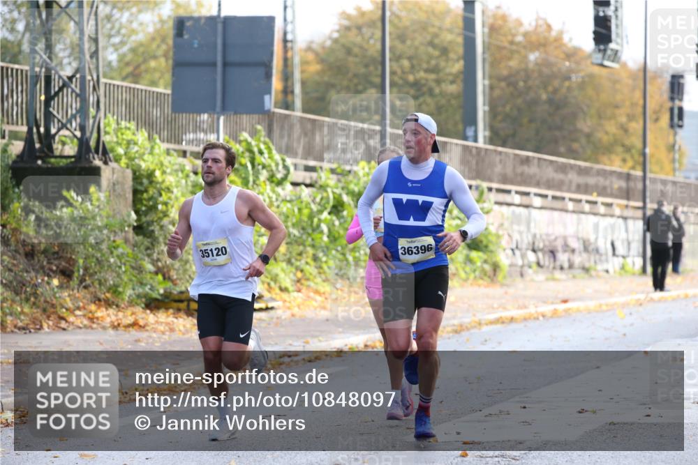 25.10.2026 - hella hamburg halbmarathon Jannik Wohlers http://msf.ph/oto/10848097 25.10.2026 10:14:23 Lombardsbrücke 34723, 35120, 36396, 38 meine-sportfotos.de