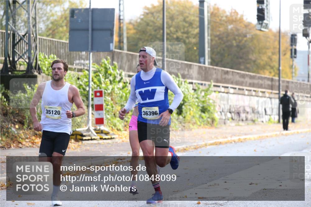 25.10.2026 - hella hamburg halbmarathon Jannik Wohlers http://msf.ph/oto/10848099 25.10.2026 10:14:23 Lombardsbrücke 34723, 35120, 38, 36396 meine-sportfotos.de