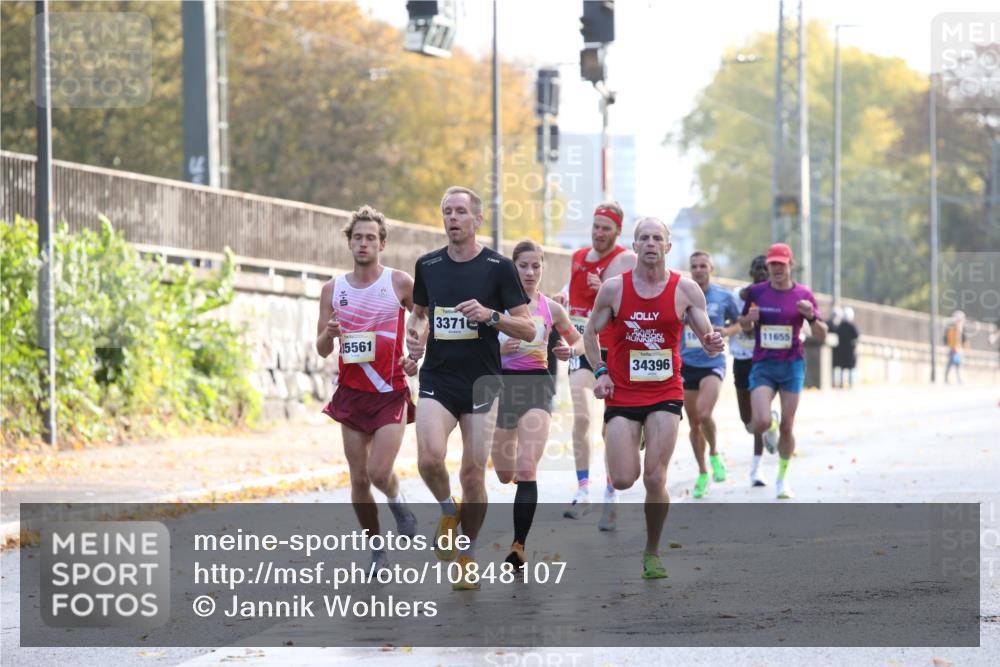 25.10.2026 - hella hamburg halbmarathon Jannik Wohlers http://msf.ph/oto/10848107 25.10.2026 10:14:31 Lombardsbrücke 35561, 34396, 33716, 40 meine-sportfotos.de