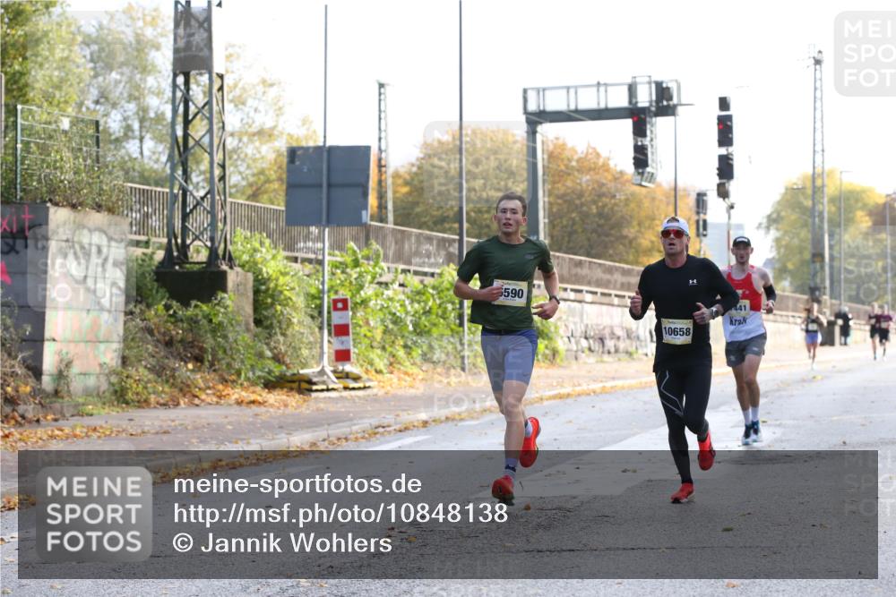25.10.2026 - hella hamburg halbmarathon Jannik Wohlers http://msf.ph/oto/10848138 25.10.2026 10:14:46 Lombardsbrücke 10658, 6590, 7441 meine-sportfotos.de