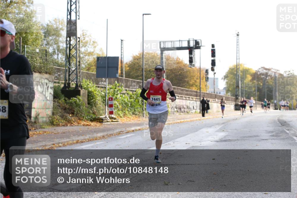 25.10.2026 - hella hamburg halbmarathon Jannik Wohlers http://msf.ph/oto/10848148 25.10.2026 10:14:48 Lombardsbrücke 10658, 6590, 7441 meine-sportfotos.de
