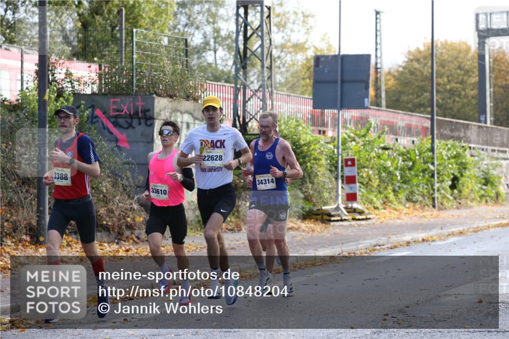 25.10.2026 - hella hamburg halbmarathon Jannik Wohlers http://msf.ph/oto/10848204 25.10.2026 10:15:15 Lombardsbrücke 6342, 33610, 3388, 34314, 22628, 34758 meine-sportfotos.de
