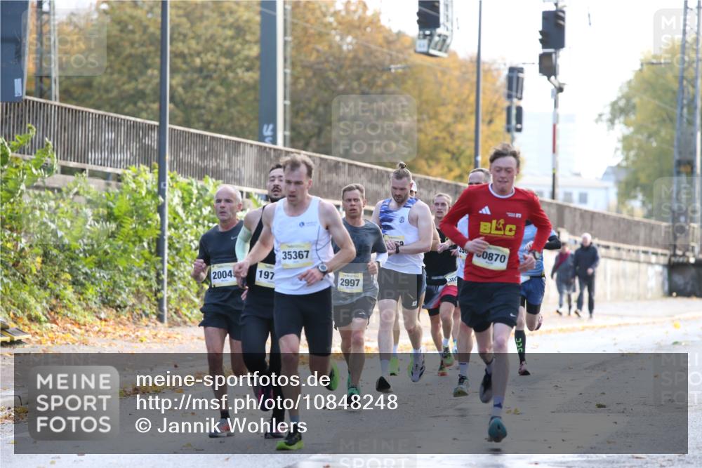 25.10.2026 - hella hamburg halbmarathon Jannik Wohlers http://msf.ph/oto/10848248 25.10.2026 10:15:34 Lombardsbrücke 18941, 32679, 35367, 19706 meine-sportfotos.de