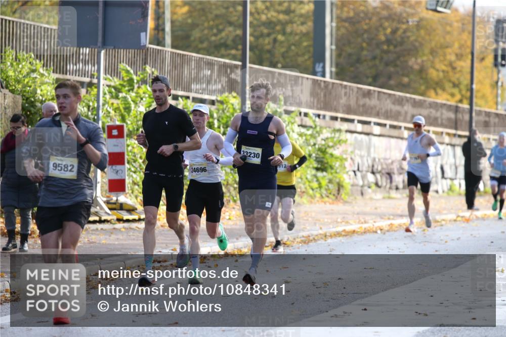 25.10.2026 - hella hamburg halbmarathon Jannik Wohlers http://msf.ph/oto/10848341 25.10.2026 10:16:07 Lombardsbrücke 5288, 35023, 9582 meine-sportfotos.de