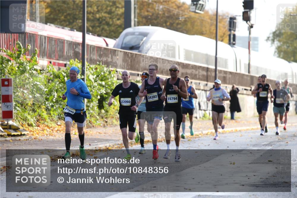 25.10.2026 - hella hamburg halbmarathon Jannik Wohlers http://msf.ph/oto/10848356 25.10.2026 10:16:13 Lombardsbrücke 35023, 9582, 33230, 31468, 24696, 10912, 11167 meine-sportfotos.de