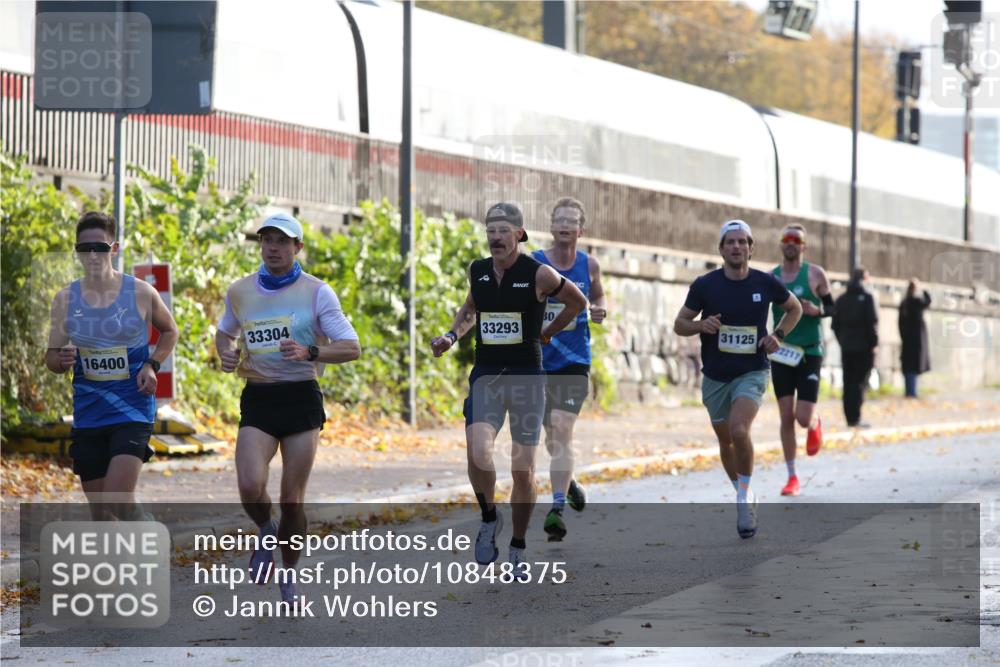25.10.2026 - hella hamburg halbmarathon Jannik Wohlers http://msf.ph/oto/10848375 25.10.2026 10:16:18 Lombardsbrücke 11167, 15794, 24382, 23060, 21590, 34812, 33304, 16400 meine-sportfotos.de