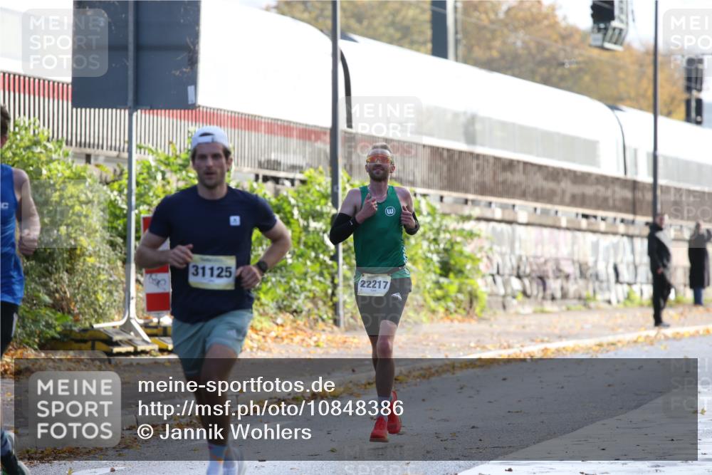 25.10.2026 - hella hamburg halbmarathon Jannik Wohlers http://msf.ph/oto/10848386 25.10.2026 10:16:21 Lombardsbrücke 15794, 24382, 23060, 21590, 34812, 33304, 16400, 33293, 31125, 30492, 22217 meine-sportfotos.de