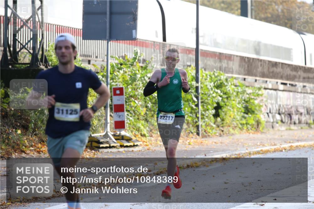 25.10.2026 - hella hamburg halbmarathon Jannik Wohlers http://msf.ph/oto/10848389 25.10.2026 10:16:21 Lombardsbrücke 21590, 23060, 24382, 15794, 34812, 33304, 16400, 33293, 30492, 31125, 22217 meine-sportfotos.de