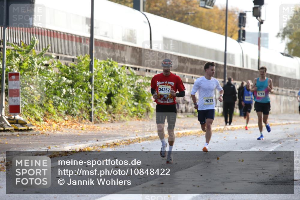 25.10.2026 - hella hamburg halbmarathon Jannik Wohlers http://msf.ph/oto/10848422 25.10.2026 10:16:35 Lombardsbrücke 36317 meine-sportfotos.de