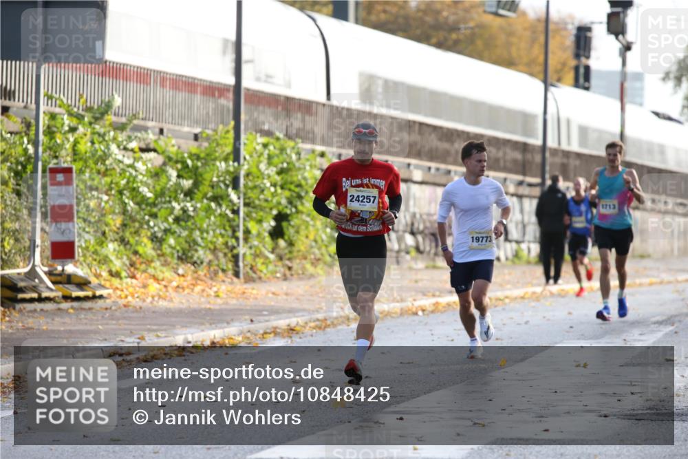 25.10.2026 - hella hamburg halbmarathon Jannik Wohlers http://msf.ph/oto/10848425 25.10.2026 10:16:35 Lombardsbrücke 36317 meine-sportfotos.de