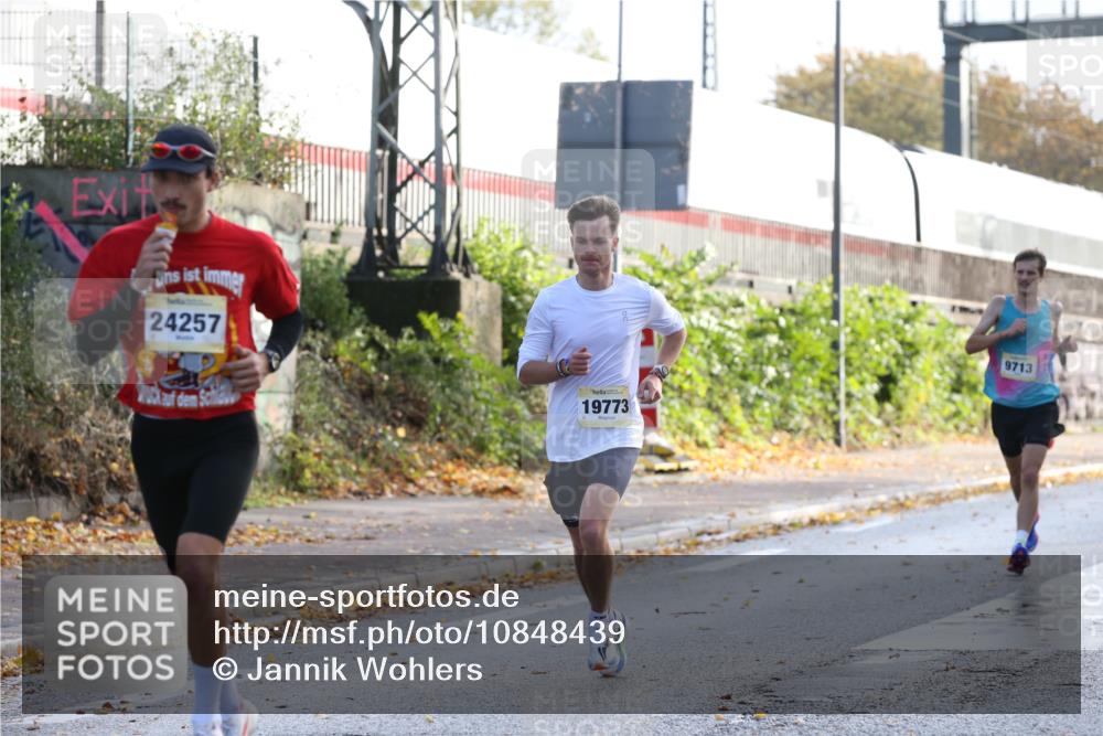25.10.2026 - hella hamburg halbmarathon Jannik Wohlers http://msf.ph/oto/10848439 25.10.2026 10:16:38 Lombardsbrücke 19773 meine-sportfotos.de
