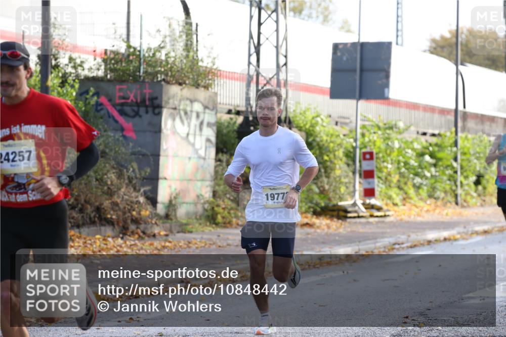 25.10.2026 - hella hamburg halbmarathon Jannik Wohlers http://msf.ph/oto/10848442 25.10.2026 10:16:39 Lombardsbrücke 19773, 9713 meine-sportfotos.de