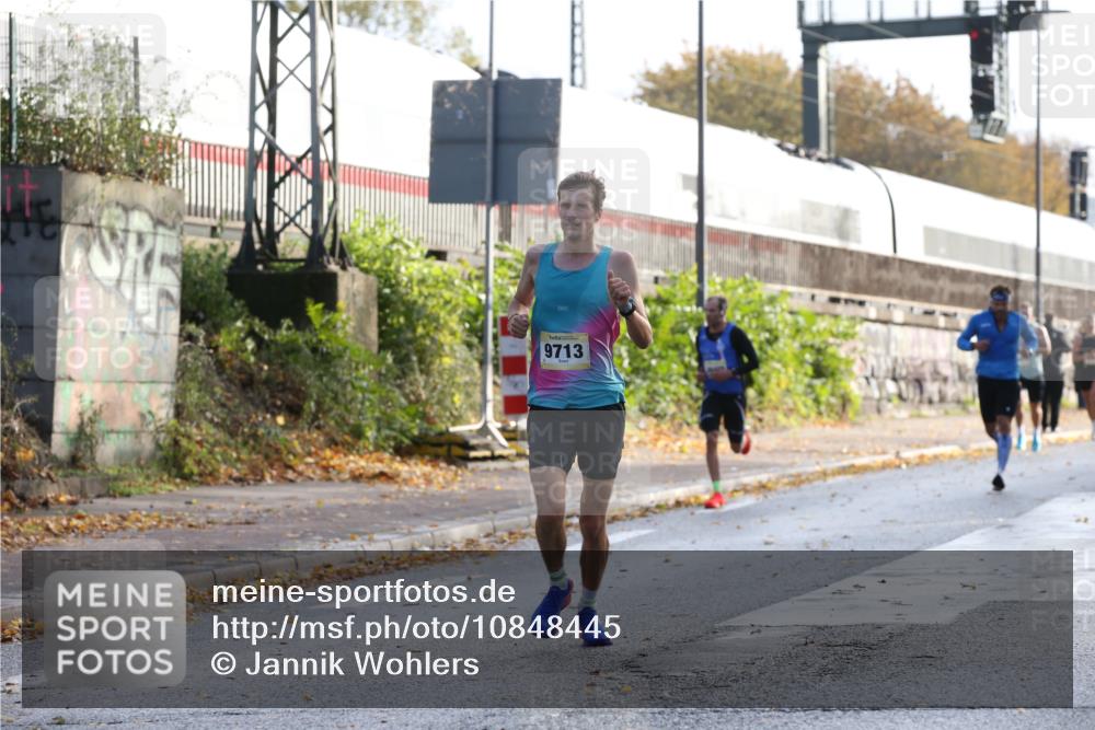 25.10.2026 - hella hamburg halbmarathon Jannik Wohlers http://msf.ph/oto/10848445 25.10.2026 10:16:40 Lombardsbrücke 19773, 9713 meine-sportfotos.de