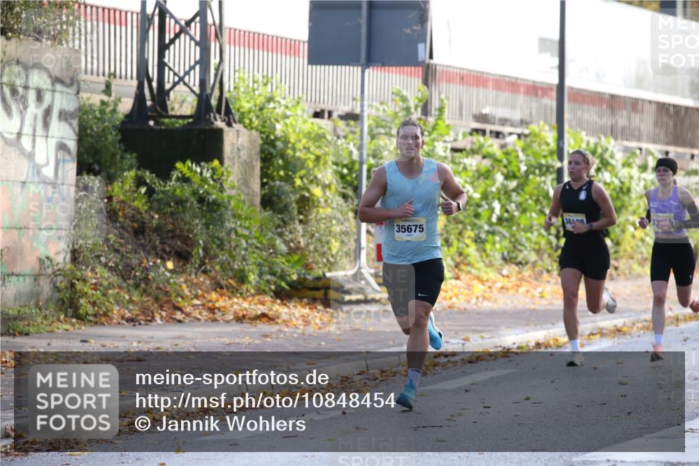 25.10.2026 - hella hamburg halbmarathon Jannik Wohlers http://msf.ph/oto/10848454 25.10.2026 10:16:47 Lombardsbrücke 36425, 3452, 35675 meine-sportfotos.de
