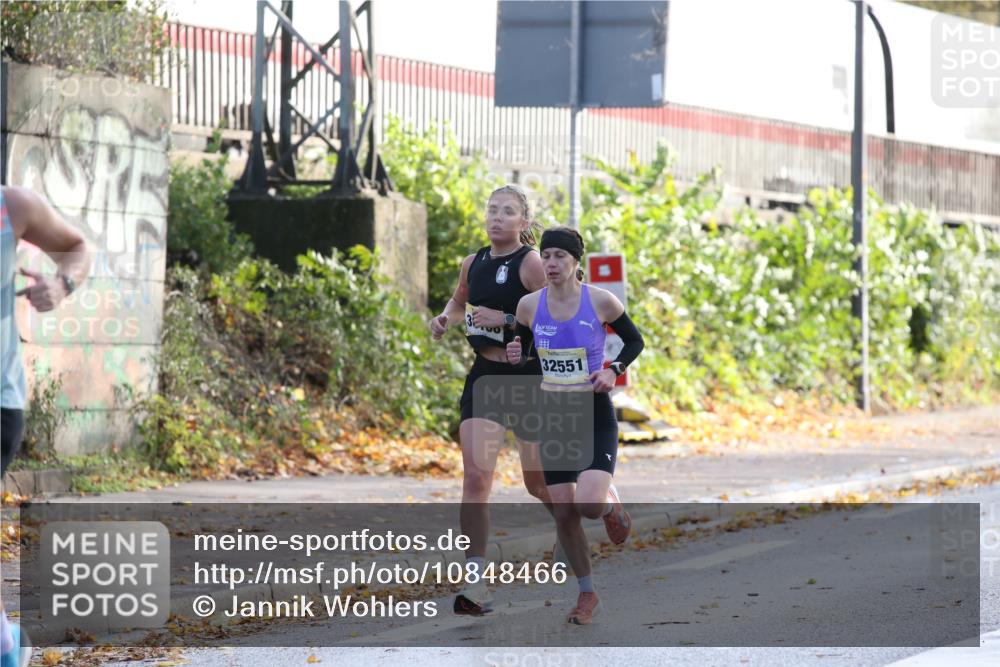 25.10.2026 - hella hamburg halbmarathon Jannik Wohlers http://msf.ph/oto/10848466 25.10.2026 10:16:49 Lombardsbrücke 3452, 36425, 35675, 36108, 32551 meine-sportfotos.de