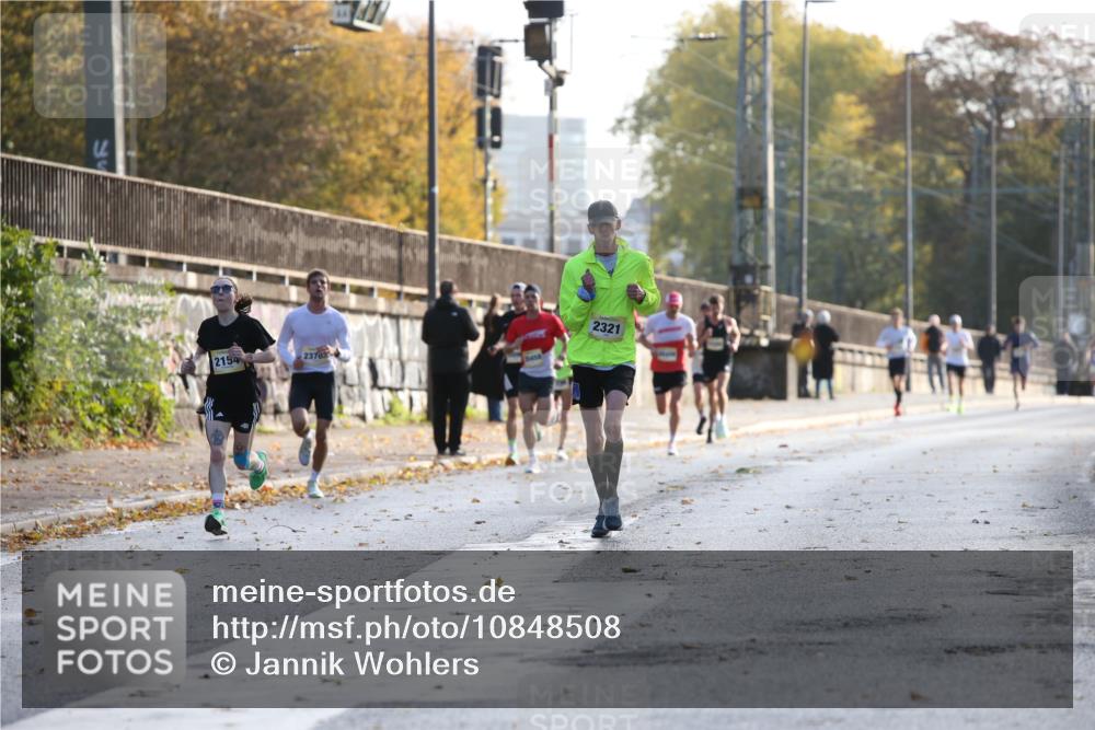 25.10.2026 - hella hamburg halbmarathon Jannik Wohlers http://msf.ph/oto/10848508 25.10.2026 10:17:10 Lombardsbrücke 36439, 13052, 30218, 30331, 1999 meine-sportfotos.de