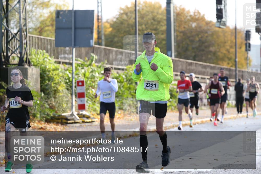 25.10.2026 - hella hamburg halbmarathon Jannik Wohlers http://msf.ph/oto/10848517 25.10.2026 10:17:14 Lombardsbrücke 30218, 30331, 1999, 22520, 30016, 30014, 13755, 2154, 2321 meine-sportfotos.de