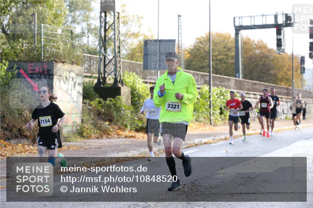25.10.2026 - hella hamburg halbmarathon Jannik Wohlers http://msf.ph/oto/10848520 25.10.2026 10:17:15 Lombardsbrücke 30218, 30331, 1999, 22520, 30014, 30016, 13755, 2154, 2321, 23702 meine-sportfotos.de