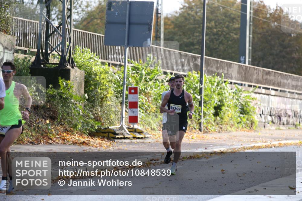 25.10.2026 - hella hamburg halbmarathon Jannik Wohlers http://msf.ph/oto/10848539 25.10.2026 10:17:21 Lombardsbrücke 23702, 35458, 35301, 35096, 32845, 35439, 3296, 12292 meine-sportfotos.de