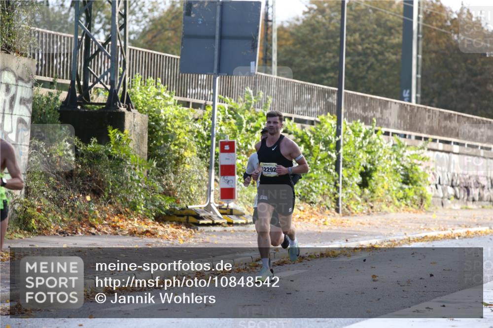 25.10.2026 - hella hamburg halbmarathon Jannik Wohlers http://msf.ph/oto/10848542 25.10.2026 10:17:21 Lombardsbrücke 23702, 35458, 35301, 35096, 32845, 35439, 3296, 12292 meine-sportfotos.de