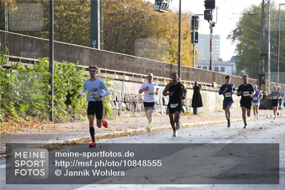 25.10.2026 - hella hamburg halbmarathon Jannik Wohlers http://msf.ph/oto/10848555 25.10.2026 10:17:25 Lombardsbrücke 32845, 35439, 3296, 12292, 34853 meine-sportfotos.de