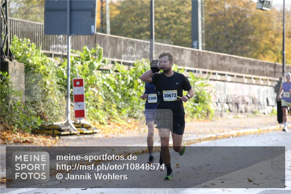 25.10.2026 - hella hamburg halbmarathon Jannik Wohlers http://msf.ph/oto/10848574 25.10.2026 10:17:32 Lombardsbrücke 11507, 33421, 30672, 7855 meine-sportfotos.de
