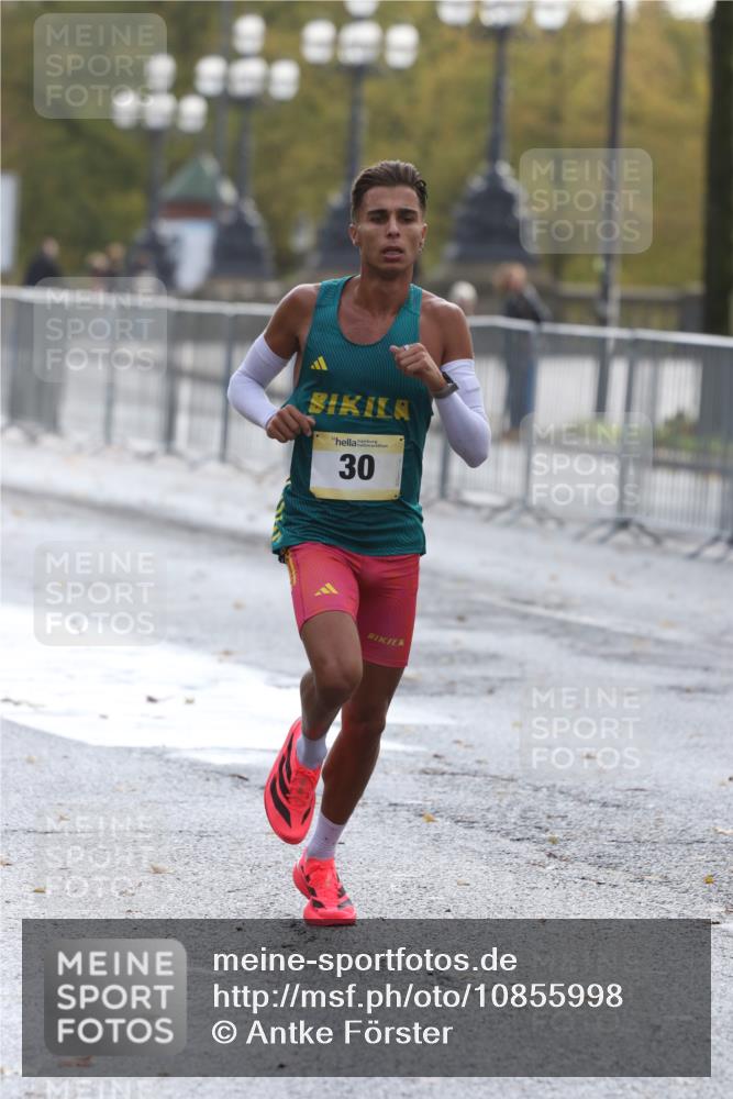 25.10.2026 - hella hamburg halbmarathon Antke Förster http://msf.ph/oto/10855998 25.10.2026 10:08:08 Lombardsbrücke 30 meine-sportfotos.de