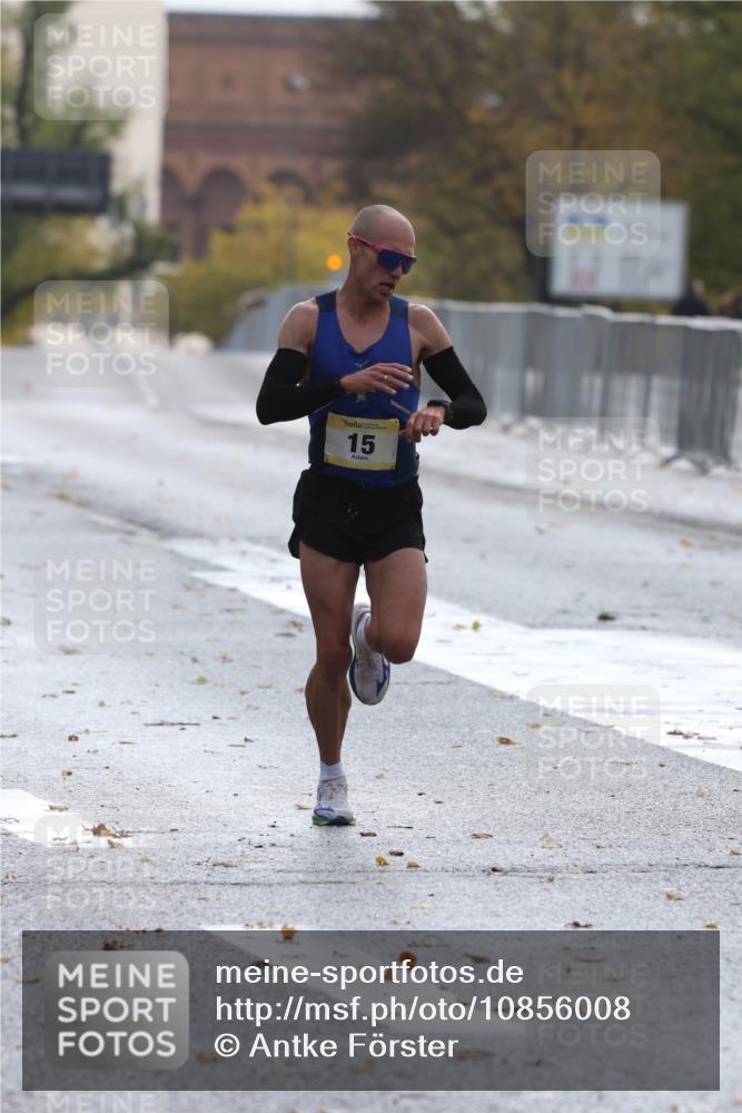 25.10.2026 - hella hamburg halbmarathon Antke Förster http://msf.ph/oto/10856008 25.10.2026 10:08:17 Lombardsbrücke 15 meine-sportfotos.de